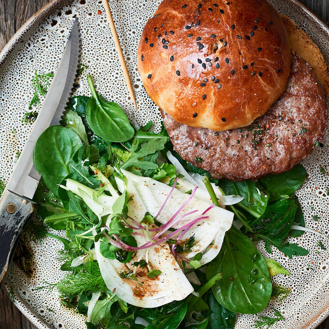 The Frozen Butcher US Beef Burger with green spring salad